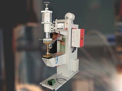 小型螺母點(diǎn)焊機(jī)的使用操作規(guī)范。