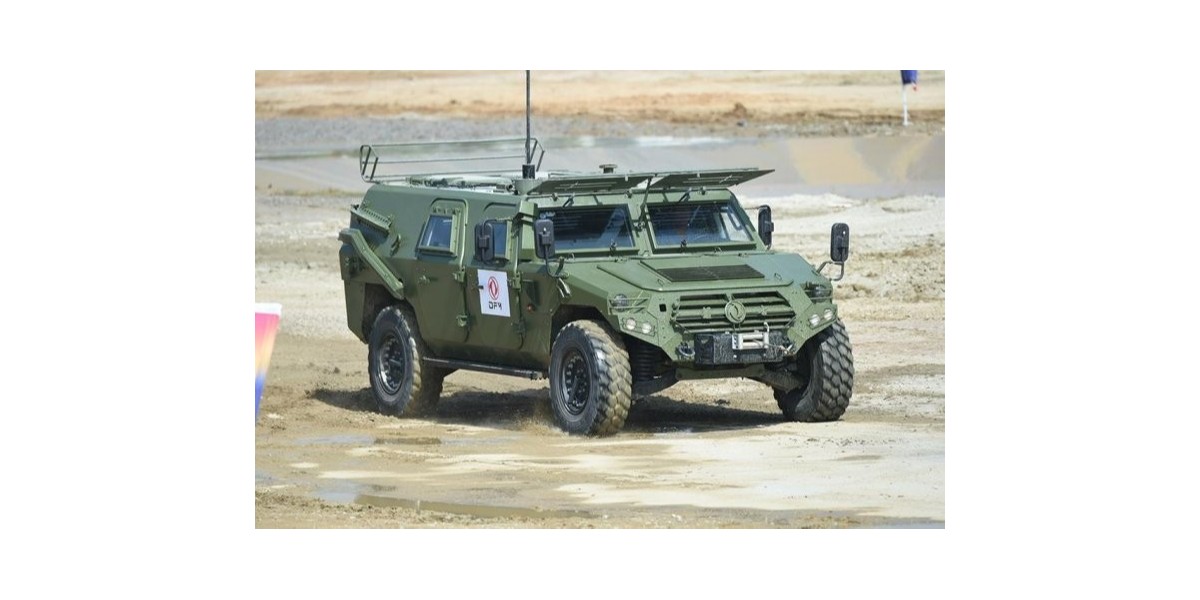 江蘇點(diǎn)焊機(jī)器人廠家為東風(fēng)猛士裝甲車(chē)制造焊接設(shè)備！