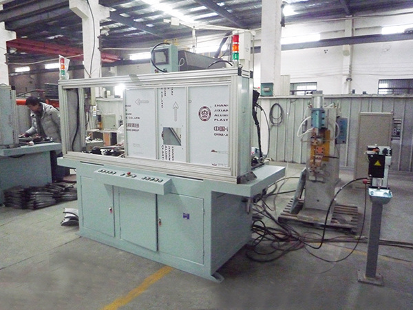 汽車(chē)三角臂弧焊專機(jī) 汽車(chē)三角臂弧焊專機(jī)