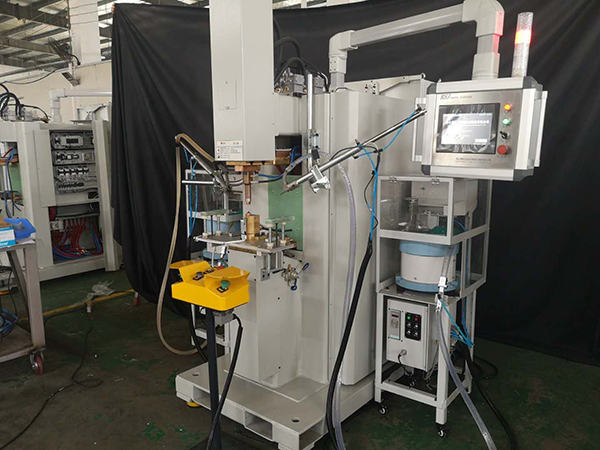 點焊機機器人適合小企業(yè)使用嗎？榮仕杰認(rèn)為非常適合